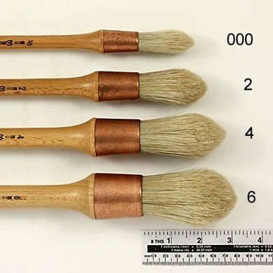 Types of paint brushes used for particular projects - good article from bobvila.com How To Paint Baseboards, Paint Baseboards, Escoda Brushes, Round Paint Brush, Painting Baseboards, Painting Corner, Bob Vila, Best Brushes, Round Art