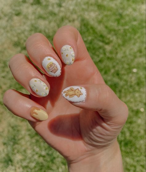 Winnie The Pooh Almond Nails, Winnie The Pooh Gender Reveal Nails, Winnie The Pooh Nail Ideas, Disney Nails Acrylic Almond, Princess Disney Nails, Simple Winnie The Pooh Nails, Winnie The Pooh Nails Simple, Baby Nails Design Pregnancy, Winnie Pooh Nails