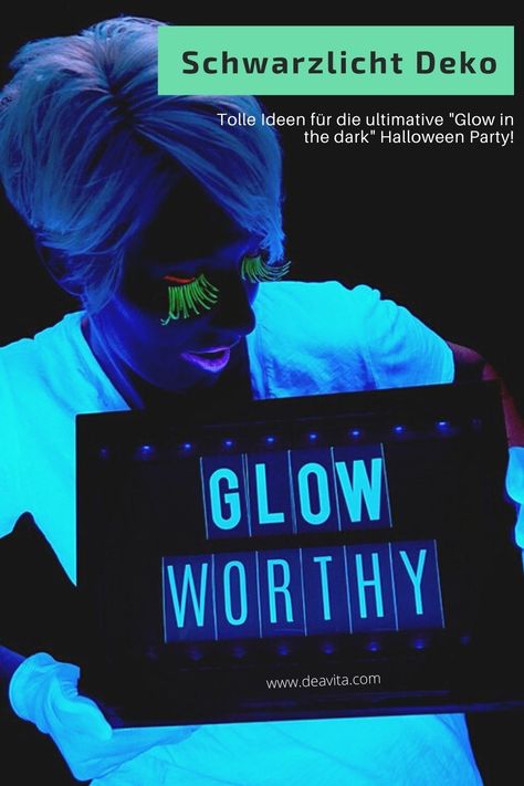 Sie möchten dieses Jahr eine originelle "Glow in the Dark" Halloween Party organisieren, die Ihre Freunde wirklich umhauen wird? Dann sind Sie mit unseren Ideen für Schwarzlicht Deko bestens aufgehoben! #halloween #glowintheDark #halloweendeko #halloweenParty Dark Halloween Party, Glow In The Dark Halloween, Dark Halloween, In The Dark, Glow In The Dark, Halloween Party, Halloween, Movie Posters, Film Posters