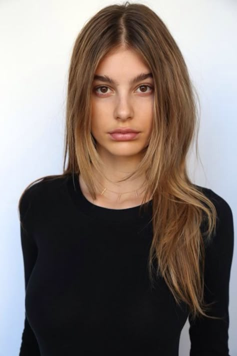 Cami Morrone, Beige Hair, Layered Hair With Bangs, Camila Morrone, Honey Hair, Long Layered Hair, American Beauty, Hair Inspo Color, Makati