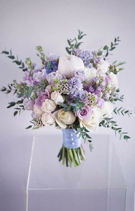 Embracing Spring’s Renewal: The Ultimate Guide to 2024’s Wedding Color Trends and Palettes Dusty Purple Bouquet, Light Purple Prom Flowers, Light Purple Wedding Flowers, Lilac Flowers Wedding, Purple Wedding Flowers Bouquet, Lilac Bridal Bouquet, Lavender Rose Bouquet, Purple Rose Bouquet, Wedding Flowers Purple