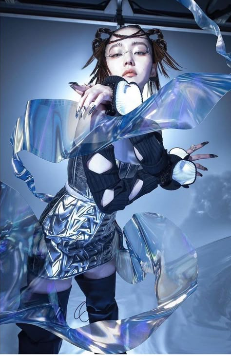 Tech Fashion Aesthetic, Y3k Outfits Futuristic, Futuristic Aesthetic Fashion, Aespacore Outfits, Sci Fi Photoshoot, Futuristic Outfits Aesthetic, Futuristic Y2k Fashion, Chrome Outfits, Futuristic Fashion Photography