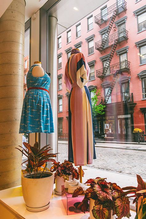 Colorful quirky patterned clothing in the window of the Modcloth Fitshop in SoHo. Love vintage inspired clothes? Read these tips by a New Yorker on where to shop in New York City! #NYC #Modcloth #NewYorkCity #NYC Where To Shop In Nyc, Nyc Budget, Stores In New York, New York Shopping, Manhattan Times Square, Soho Ny, Nyc Travel Guide, New York City Vacation, Best Places To Shop