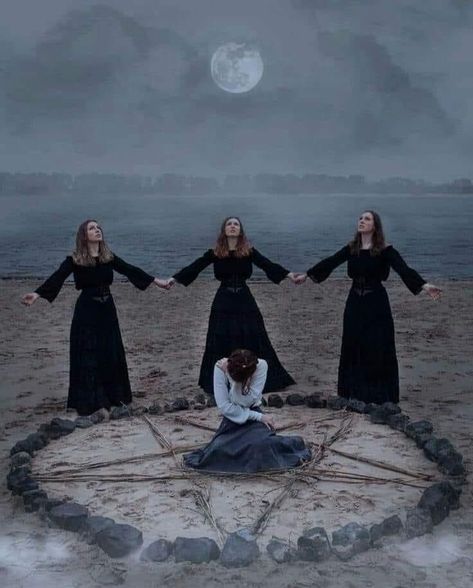 Modern Witch Style, Witch Coven Photoshoot, Cast A Circle, Vintage Witch Photos, Circle Of Protection, Creepy Music, Dark Witchcraft, Horror Background, Outdoor Witch