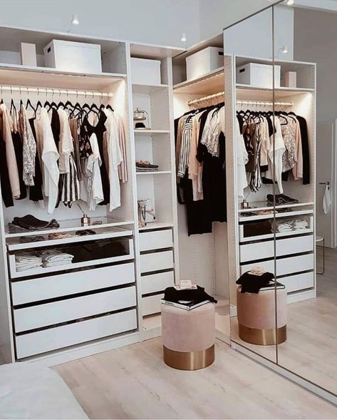 ✨*DRESSING ROOM/WARDROBE GOALS*✨ follow @houseofhomes101 for more inspo! 💫 _____________________________________ credit: @rosaaalieee.… A Walk In Closet, Organized Closet, Walking Closet, Dream Closet Design, Velvet Stool, Walk In Closet Design, Wardrobe Organisation, Clothes Hanging, Wardrobe Room