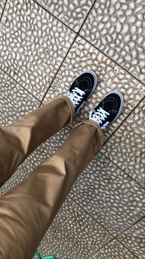 Vans Sk8 Hi Outfit, Sk8 Hi Outfit, Vans Life, Vans Shoes Fashion, Vans Sk8 High, Skate Fits, Campus Outfit, Vintage India, Adventure Aesthetic