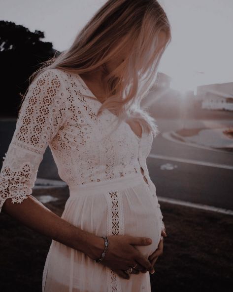 Boho Maternity Wedding Dress, Wedding Dress For Pregnant Bride, Hannah Wedding Dress, Wedding Dresses Pregnant, Pregnant Women Fashion, Winter Ashby, Pregnant Bride, Marriage Dress, Maternity Wedding