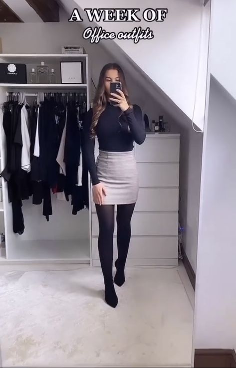 Pinterest Office, Simple Work Outfits, Aesthetic Hiking, Search Engine Marketing Sem, Business Professional Outfits, Fashionable Work Outfit, Outfits For Work, Look Formal, Hiking Aesthetic