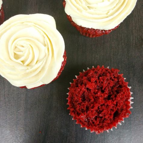 Eggless red velvet cupcakes with white chocolate frosting Recipe | flours and frostings White Chocolate Frosting Recipe, Red Velvet Ideas, Xmas Cake Recipes, Cookie Recipes Condensed Milk, Dessert Jar, Mud Cake Recipe, Eggless Cake Recipes, Cake With Frosting, Cupcake Frosting Recipes