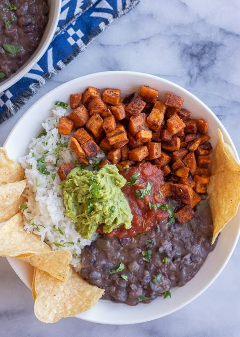 Black Bean Burrito, Sweet Potato And Black Bean, Bean Burrito, Roasted Sweet Potato, Burrito Bowls, Healthy Bowls, Food Groups, Think Food, Vegan Dinner