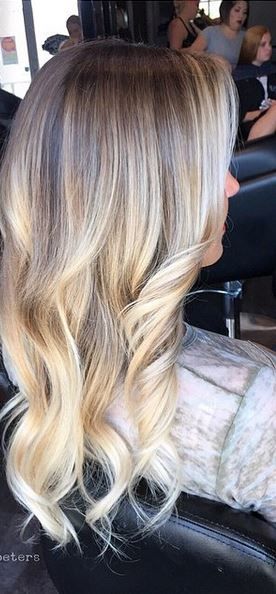 Mane Interest: buttery blonde highlights – blended perfectly with clients natural roots Root Stretch Hair, Buttery Blonde Highlights, Blonde Dark Roots, Root Blonde, Root Stretch, Buttery Blonde, Make Up Ideas, Dark Roots Blonde Hair, Trendy Hair Color