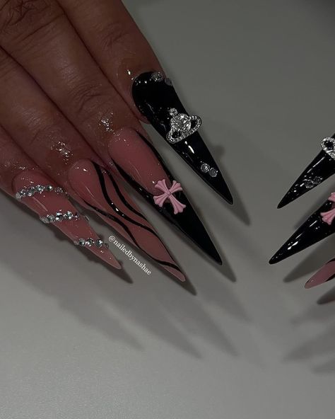 Bling Stiletto Nails, Pointy Acrylic Nails, Acrylic Nails Stiletto, Stilleto Nails Designs, Long Stiletto Nails, Pointy Nails, Punk Nails, Diy Acrylic Nails, Drip Nails