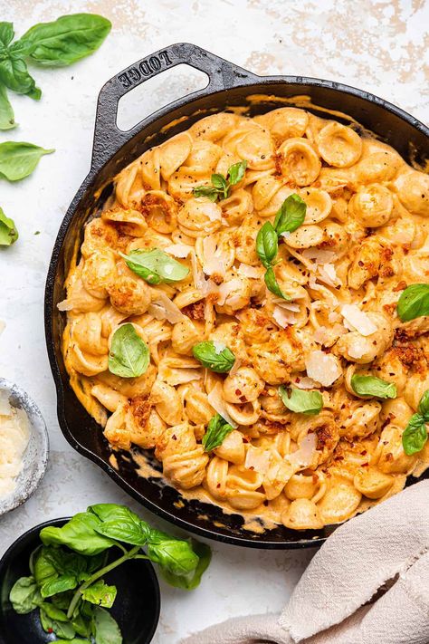 Creamy Sun-Dried Tomato Pesto Pasta - The Savory Cipolla Easy Winter Dinner Recipes, Dinner Recipes Slow Cooker, Sundried Tomato Pesto Pasta, Easy Winter Dinner, Tomato Pesto Pasta, Sun Dried Tomato Pesto, Side Dishes For Fish, Mexican Pizza Recipe, Pesto Pasta Recipes