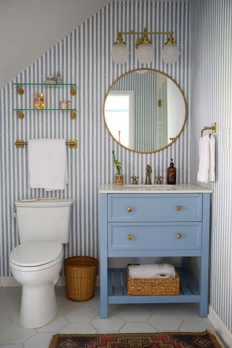 Bathroom Design Bloxburg, Coastal Blue Bathroom, Coastal Mediterranean Interior Design, Coastal Bathroom Tile, Blue Bathroom Design, Small Coastal Bathroom, Modern Coastal Bathroom, Bathroom Tiles Design Ideas, Blue Bathrooms Designs