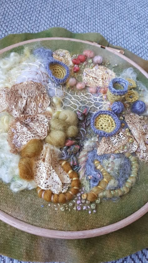 Multi Media Embroidery, Embroidery Mold, Crochet Mixed Media, Mould Embroidery, Multi Media Art Ideas, Couching Embroidery, Fabric Art Ideas, Multi Media Art, Textiles Sketchbook