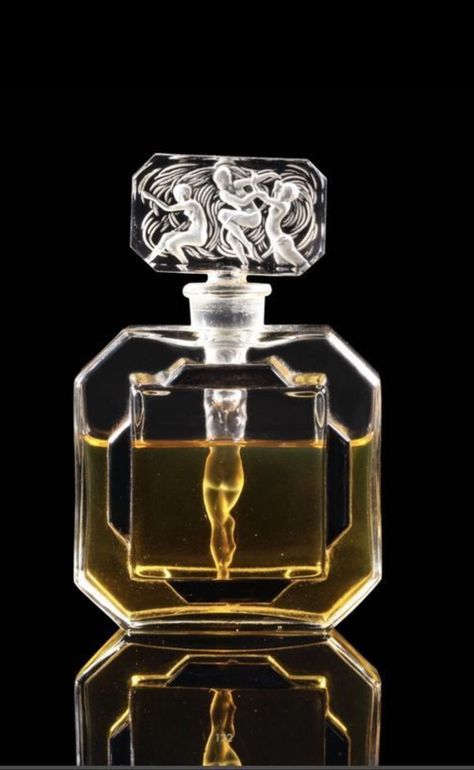 Art Deco Perfume, Lalique Perfume, Luxury Stuff, Lalique Perfume Bottle, Pretty Bottles, Lampe Art Deco, Bottle Designs, Fragrance Bottles, Pretty Perfume Bottles