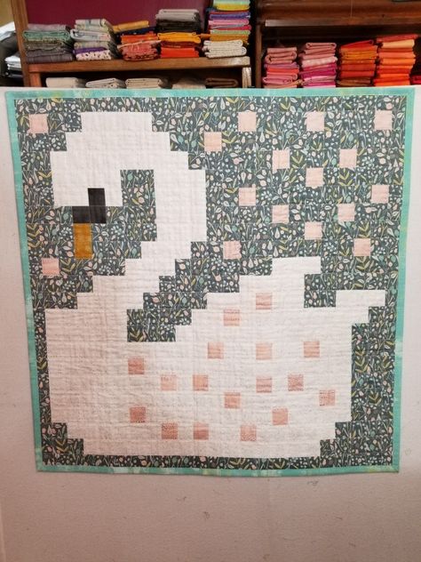 Swan quilt Animal Quilt Patterns, Swan Quilt, Quilt Animals, Baby Quilt Patterns Easy, Simple Quilts, Kids Quilts, Baby Quilt Patterns, Childrens Quilts, Animal Quilts