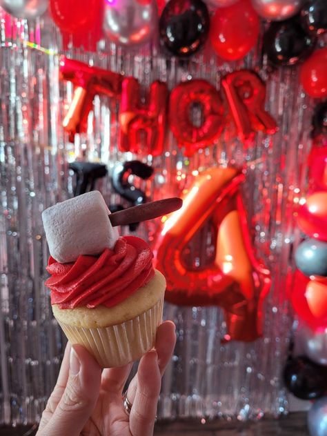 Thor Hammer Marvel Avengers, cupcake ideas Thor Birthday Party, Hammer Marvel, Thor Birthday, Marvel Birthday, Marvel Birthday Party, Thor Marvel, Avenger Birthday Party, Thor Hammer, Avengers Birthday