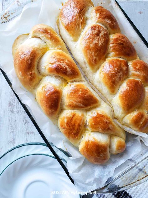 We're sharing the recipe for this beautifully braided bread baked to golden perfection that looks almost too good to eat! Braided Bread Recipe, Homemade Bread Crumbs, Bread Without Yeast, White Bread Recipe, Braided Bread, Leftover Bread, Homemade Dinner Rolls, Sweet Buns, Loaf Recipes