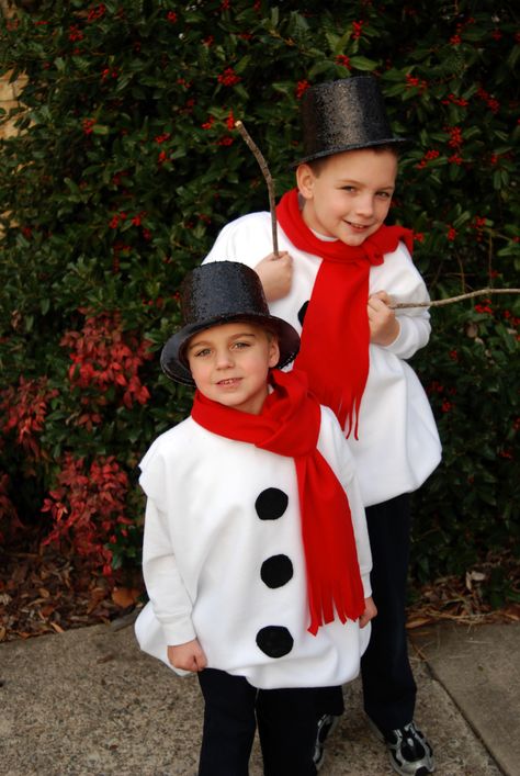 Snowman costume Winter Wonderland Costume, Character Costume Ideas, Christmas Character Costumes, Winter Wonderland Outfit, Christmas Movie Characters, Christmas Parade Floats, Snowman Costume, Movie Character Costumes, Character Dress Up