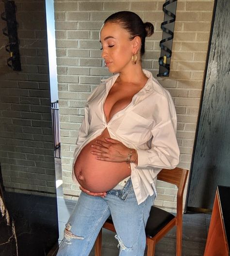 38 weeks pregnant. 9 months pregnant. Latina. Glowing. Almost there. Maternity inspo. Pregnant fashion. GRLFRND jeans. Revolve. Pregnant Latina, 9 Months Pregnant, 38 Weeks Pregnant, Pregnant Fashion, Weeks Pregnant, Almost There, Pregnancy Journey, A Basketball, Pregnancy Week By Week