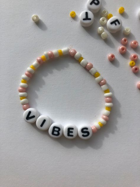 Ideas Pulseras, Snapchat Quotes, Beaded Bags, Trendy Accessories, Friendship Bracelets, Beaded Bracelets, Collar, Iphone, Beads