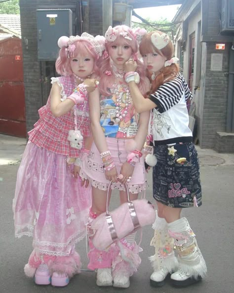 Meta Angel, Decora Harajuku, Harajuku Decora, Kawaii Outfit Ideas, 2000s Japanese Fashion, Kawaii Outfit, Kei Fashion, Harajuku Fashion Street, Harajuku Outfits