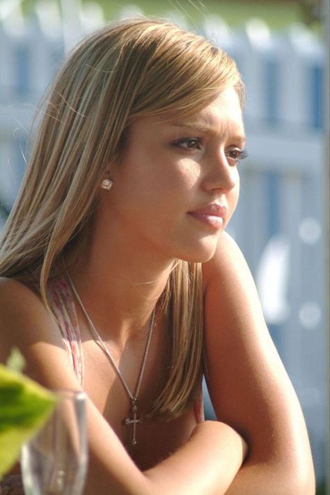 Jessica Alba 2000s, Young Jessica Alba, Jessica Alba Hair, Devon Aoki, Mischa Barton, Honey Blonde Hair, Regina George, Lindsay Lohan, Hair Inspiration Color