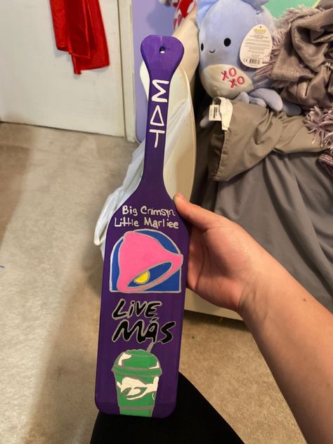 Paddle Ideas Sorority, Paddle Sorority Big, Paddle Sorority, Big Little Paddles, Paddle Ideas, Tri Delt, Sorority Ideas, Sigma Delta Tau, Sorority Paddles