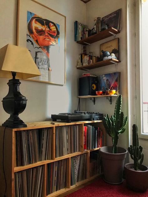 Cube Record Storage, Record Setup Vinyl Storage, Storage Cubes Living Room, Cool Record Storage, Vinyl Area Ideas, Record Shelving Ideas, Record Storage Shelf, Record And Book Shelf, Record Corner Spaces