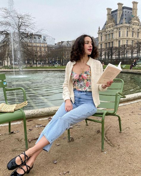 Spring Outfits Paris, European Spring Outfits, Black Backless Top, European Spring, Romantic Kibbe, Paris Outfit Ideas, Parisian Outfits, Parisienne Style, Parisian Summer