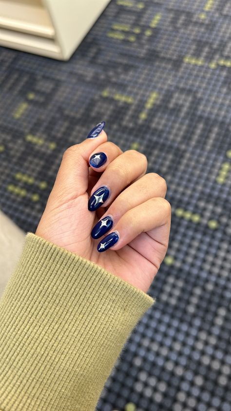 Nail Art Designs Navy Blue, Navy Blue And Silver Aesthetic, Navy Silver Nails, Nails Biogel, Navy Blue Nails With Silver, Navy Blue And Silver Nails, Dark Blue And Silver Nails, Navy Blue And White Nails, Blue Silver Nails