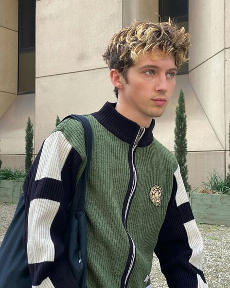 Troy Sivan, Best Drag Queens, Men Hair Color, Troye Sivan, Flight Jacket, Angel Baby, Attractive People, Celeb Crushes, My Type