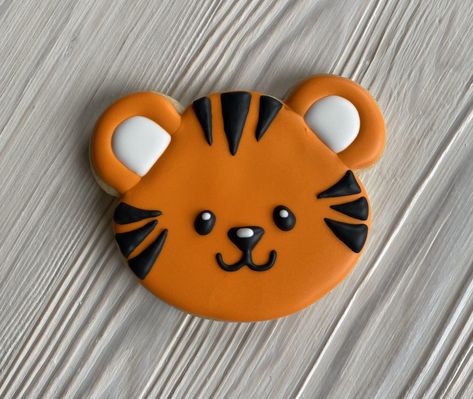 Tiger cookies by Dyan Tiger Clay Art, Tiger Cookies Decorated, Tiger Cakes, Clay Tiger, Fimo Animals, Tiger Cookies, Tiger Birthday, Pillows Decorative Diy, Kids Clay