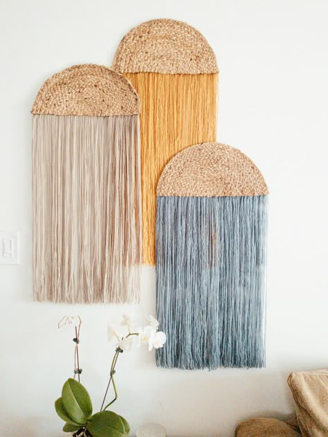 Home decor, wall Art, DIY, colors, living room space, bedroom space, unique art at home, boho vibe Painted Macrame Wall Hanging, Diy Home Decor Wall Art, Diy Boho Wall Decor, Home Wall Decor Ideas, Yarn Decor, Wall Decor Inspiration, Diy Wall Decor Ideas, Diy Wall Hanging Crafts, Diy Headboard Ideas