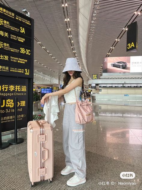 Tokyo Summer Outfits, Beren Core, Tokyo Airport, Tokyo Outfits, Airport Attire, Ig Poses, Airport Aesthetic, Airport Fits, Travel Picture Ideas