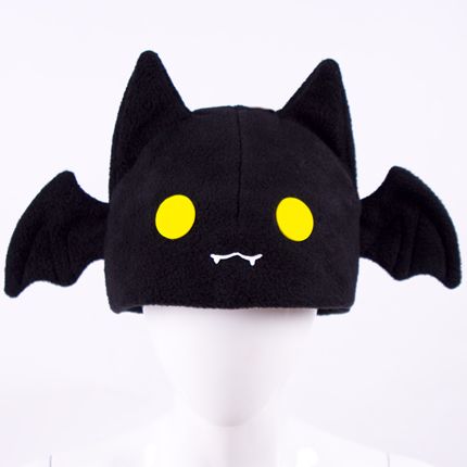 cute bat hat Kawaii Hats, Bat Hat, Kawaii Hat, Funky Hats, Baby Bats, Cozy Hat, Creation Couture, Cute Hats, Pastel Goth