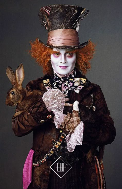 Johnny Depp Mad Hatter, Alice In Wonderland 2010, Alice In Wonderland Clocks, Alice In Wonderland Makeup, Red Hair Halloween Costumes, Salem Halloween, Queen Of Hearts Alice, Mad Hatter Costume, Alice Cosplay