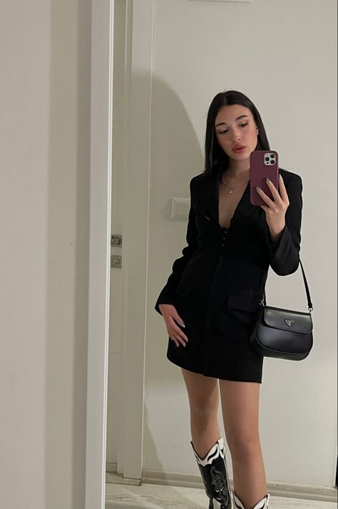 Cleo Bag Prada, Prada Cleo Bag Outfit, Cowboy Boots Blazer, Prada Cleo Bag, Cleo Bag, Prada Cleo, Selfie Mirror, Mirror Selfie Poses, Ideas Outfit