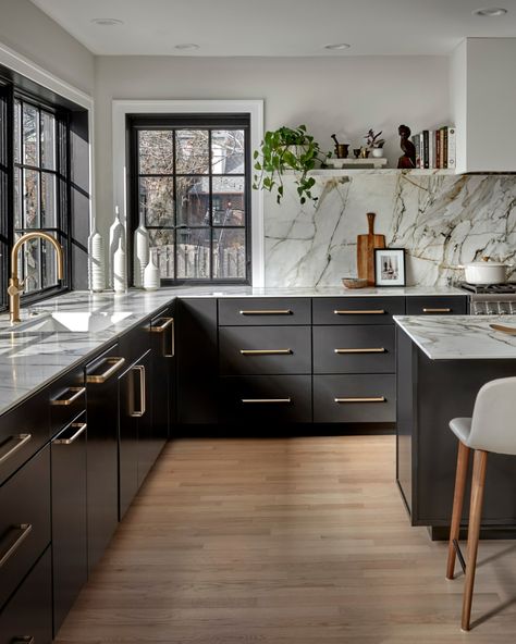 Neolith Calacatta Luxe, Calacatta Luxe, Neolith Calacatta, Marble Kitchen Island, Open Plan Kitchen Living Room, Sleek Kitchen, Custom Kitchens, Kitchen Island Design, Island Design