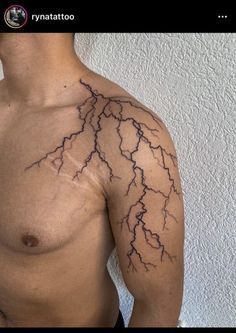 Blitz Tattoo, Lightning Bolt Tattoo, 42 Tattoo, Shoulder Tats, Lightning Tattoo, Bolt Tattoo, Cool Shoulder Tattoos, Tattoos Infinity, Mens Shoulder Tattoo