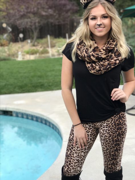 Halloween • leopard costume • diy costume • last minute costume Leopard Halloween Costume Diy, Leopard Costume Diy, Diy Leopard Costume, Animal Costumes Women, Costume Last Minute, Leopard Halloween, Leopard Costume, Last Minute Costume, Black Halloween Dress