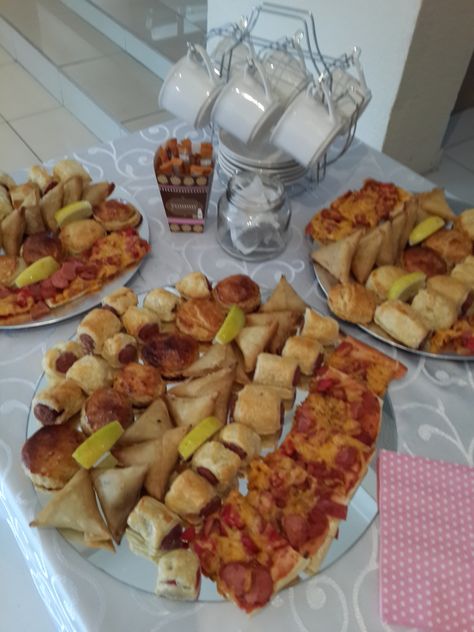 Savory platter! Pies, samoosas, pizzas, sausage rolls with lemon wedges Party Pies And Sausage Rolls Platter, Savory Platter Ideas, Savory Platter, Pie Party, Sausage Roll, Hawaiian Party Decorations, Cookies Theme, Catering Ideas, Lemon Wedge