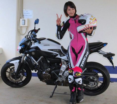 Female Racers, Evangelion Cosplay, Motorcycle Race Suit, Kenny South Park, Beautiful Dreadlocks, Race Wear, Biker Gear, Pretty Bike, Illustration Art Girl