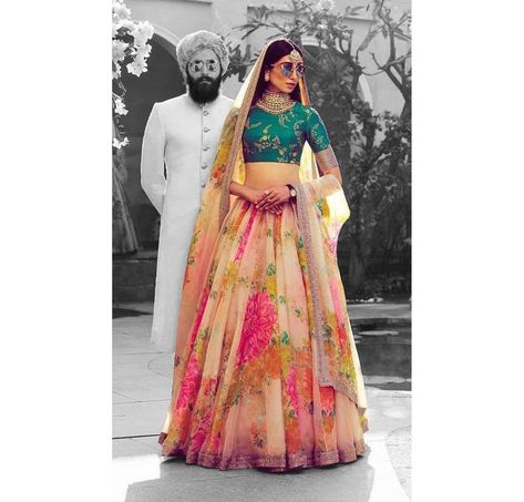 Famous Sabyasachi Lehenga(Skirt) with All over floral print and Embroidered Choli (Top). Sabyasachi Blouse, Orang India, Sabyasachi Bridal, Sabyasachi Mukherjee, Mehendi Outfit, Ghaghra Choli, Lehenga Choli Designs, Dia Mirza, Sabyasachi Lehenga