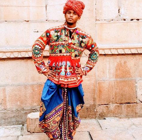 Gujarat is known for its cultural and historical things but its traditional dress makes it special. Here we are going to you to tell you about the traditional dress of Gujarat for men and women. You will love this attire and Spcially women love its Navaratri dress. So Click below and know about the dress of India. #gujarat #Fashion #Shopping #Lifestyle Printed Anarkali Suits, Garba Outfit, Garba Dress, Festival Outfits Men, Shopping Lifestyle, Dress Men, Dress Name, Famous Outfits, Lit Outfits