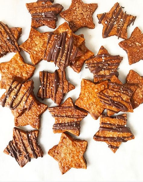 Pretzel Shortbread | e2 bakes brooklyn Pretzel Shortbread, Blonde Cookies, Heavenly Cookies, Work Recipes, Christmas Yummies, Pretzel Cookies, Christmas Cookie Box, Christmas Platter, Frozen Cookie Dough