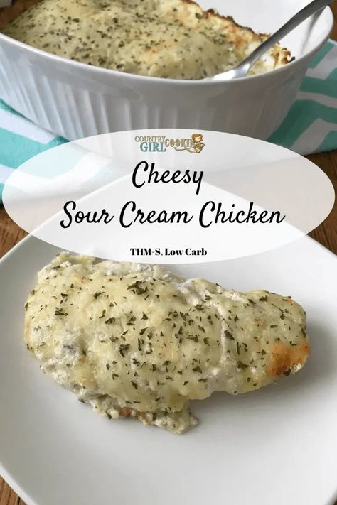 Cheesy Sour Cream Chicken (THM-S, Low Carb) - Country Girl Cookin Low Carb Recipes For One, Keto Recipes Dairy Free, Cheesy Sour Cream Chicken, Recipes Dairy Free, Zucchini Side Dishes, Low Carb Backen, Recipes For One, Cream Chicken, Sour Cream Chicken