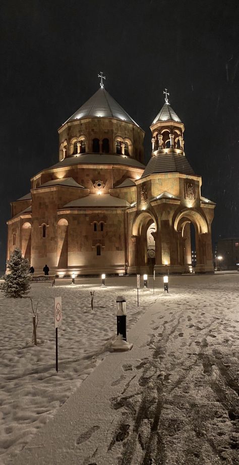 Iphone Background Inspiration, Armenian Church, Church Aesthetic, Armenian Culture, Black And White Photo Wall, Gentleman Aesthetic, Pictures Of Christ, Instagram Tutorial, Instagram Graphic