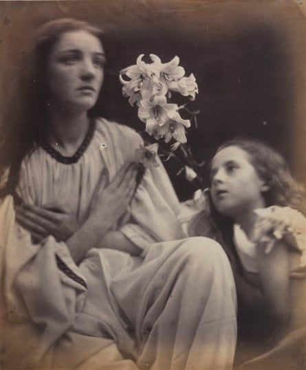 A Study after the Manner of Francia, 1865, by Julia Margaret Cameron. Julia Margaret Cameron Photography, Louis Daguerre, Julia Margaret Cameron, Julia Cameron, Pre Raphaelite, White Photo, Vintage Ephemera, New Shows, Vintage Photographs